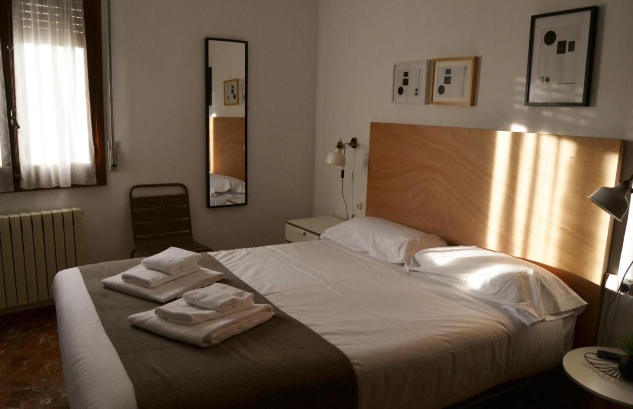 Tres Puentes Anguiano Apartamentos Y Hostal Exteriör bild
