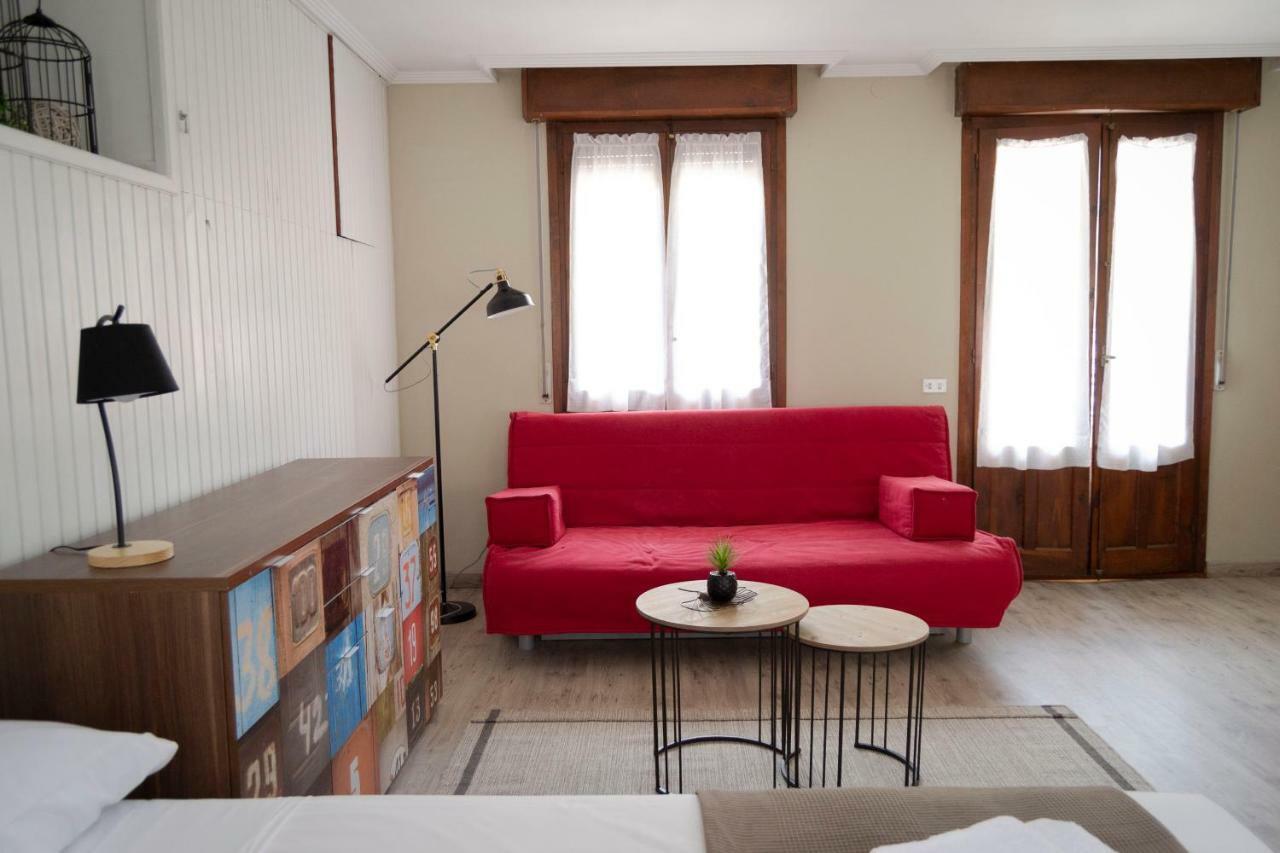 Tres Puentes Anguiano Apartamentos Y Hostal Exteriör bild