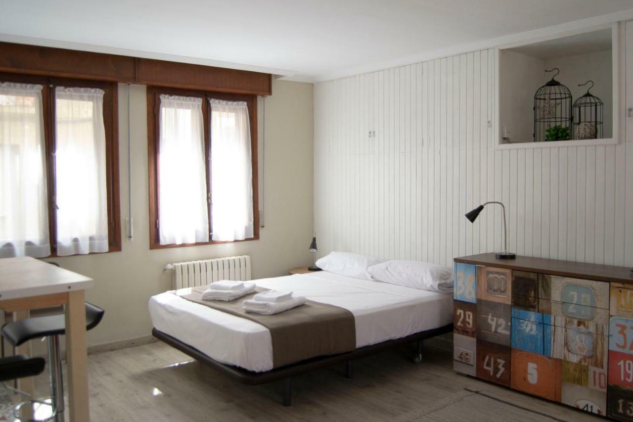 Tres Puentes Anguiano Apartamentos Y Hostal Exteriör bild