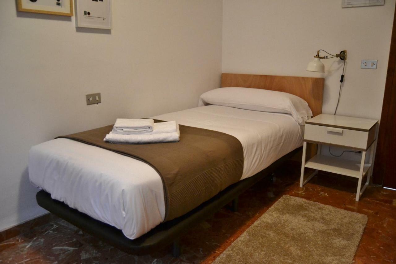 Tres Puentes Anguiano Apartamentos Y Hostal Exteriör bild