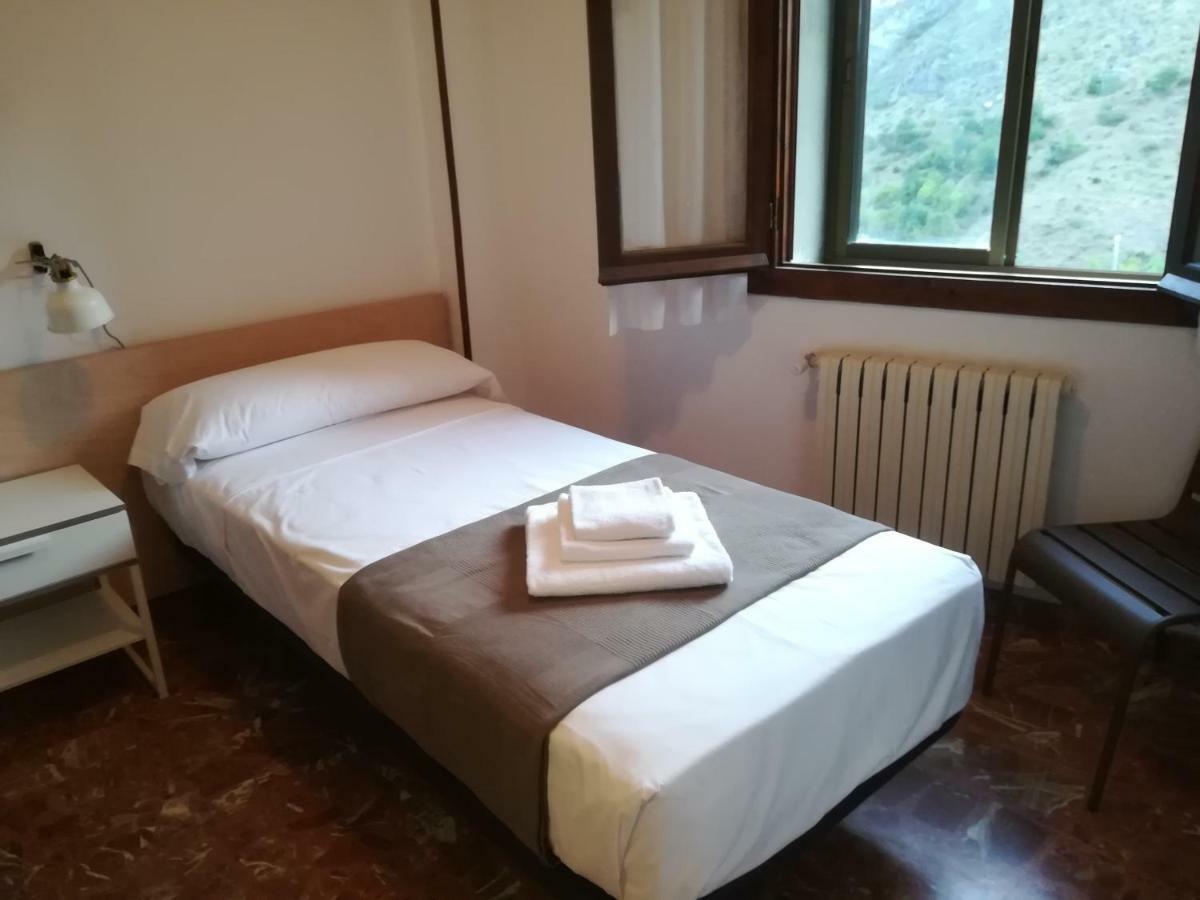 Tres Puentes Anguiano Apartamentos Y Hostal Exteriör bild