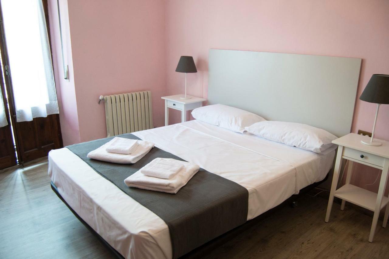 Tres Puentes Anguiano Apartamentos Y Hostal Exteriör bild