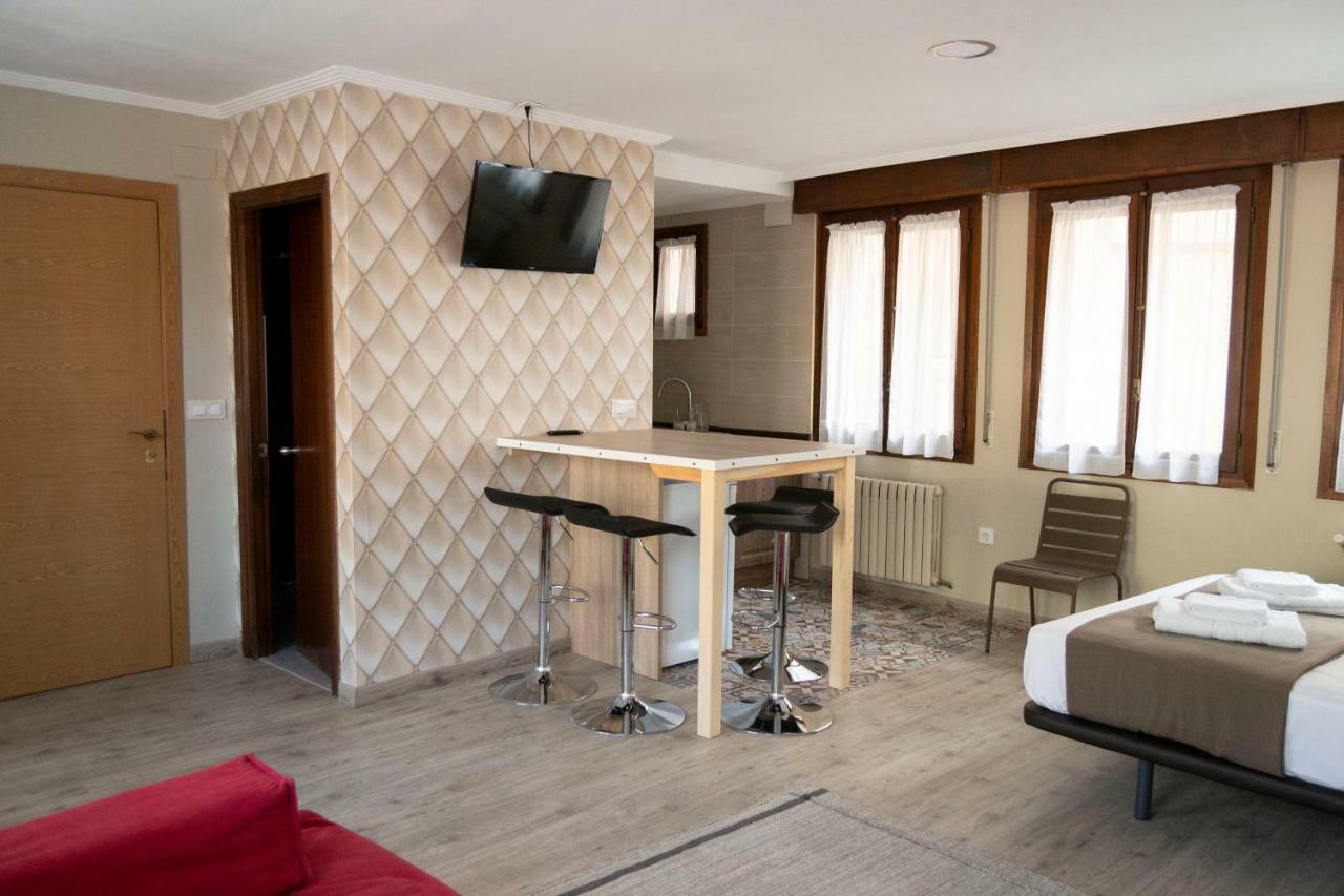 Tres Puentes Anguiano Apartamentos Y Hostal Exteriör bild