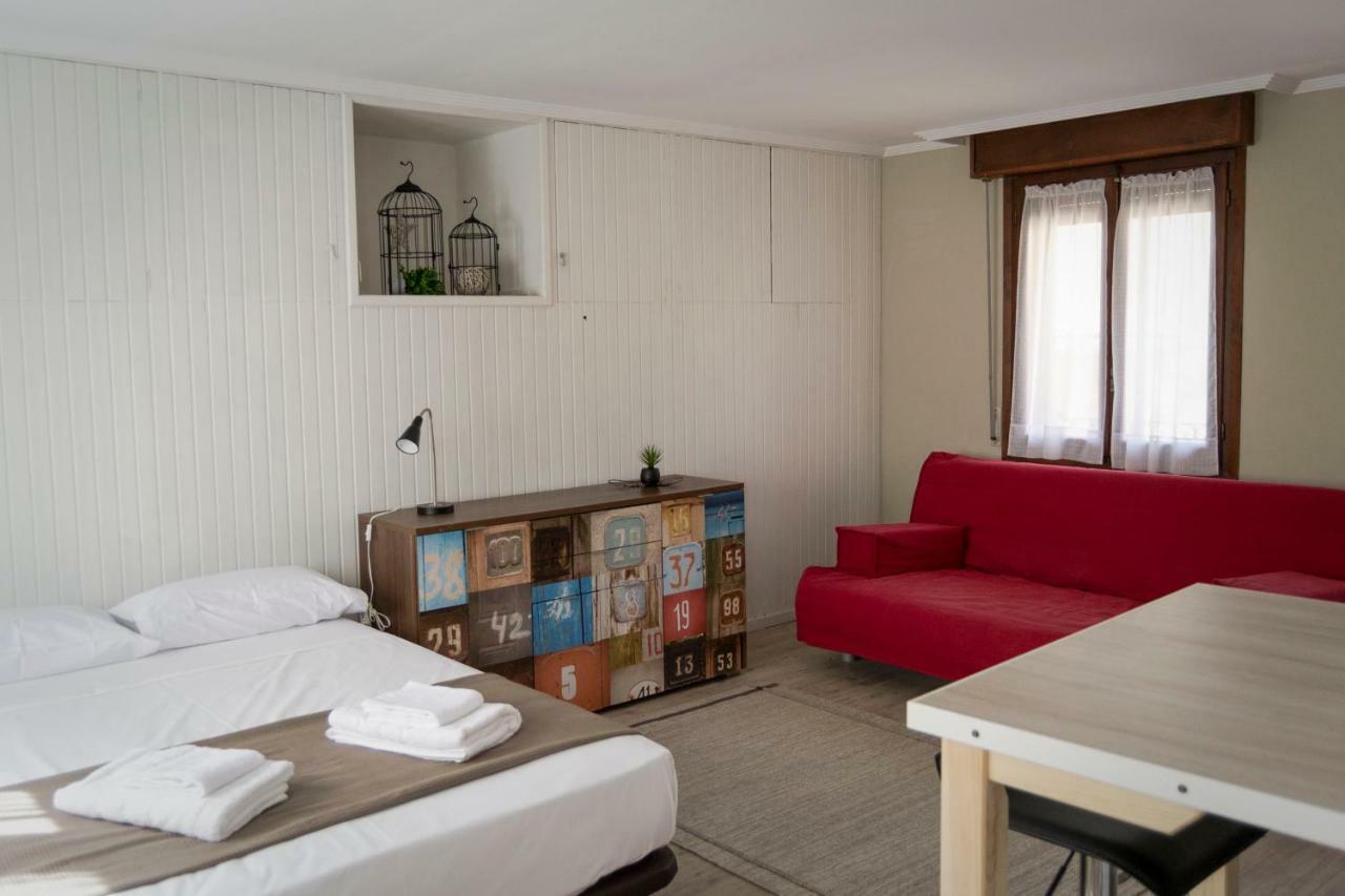 Tres Puentes Anguiano Apartamentos Y Hostal Exteriör bild