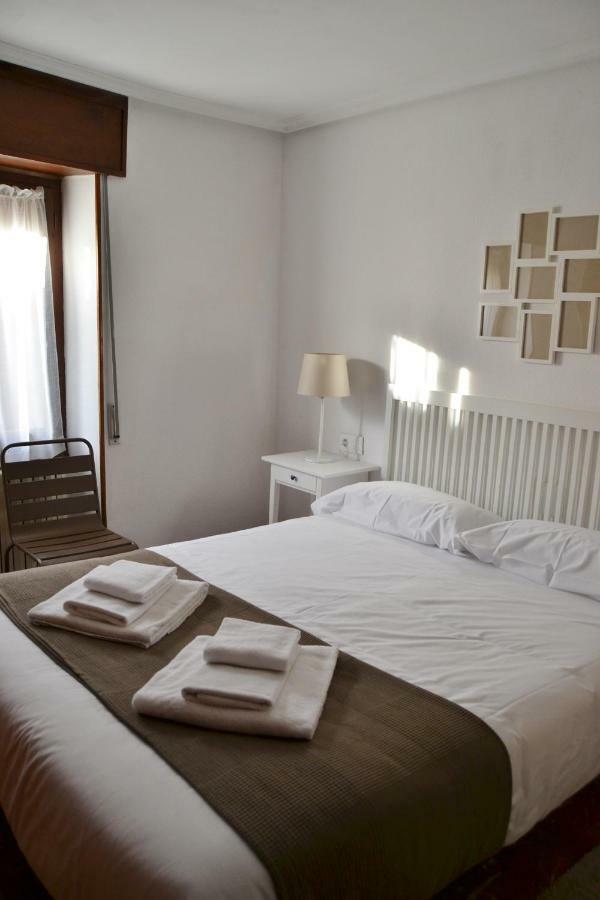 Tres Puentes Anguiano Apartamentos Y Hostal Exteriör bild