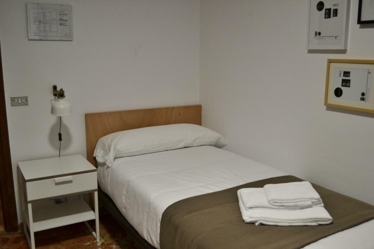 Tres Puentes Anguiano Apartamentos Y Hostal Exteriör bild