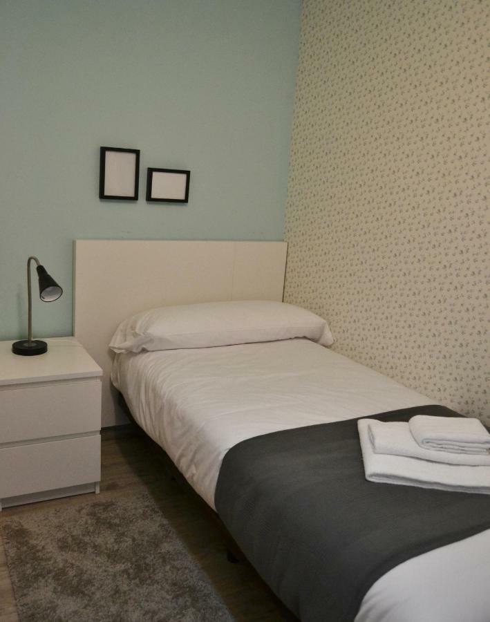 Tres Puentes Anguiano Apartamentos Y Hostal Exteriör bild