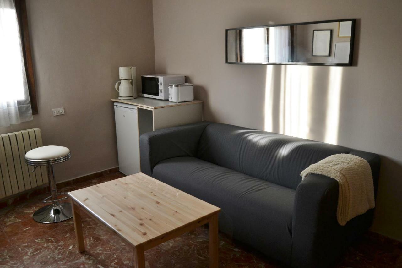 Tres Puentes Anguiano Apartamentos Y Hostal Exteriör bild