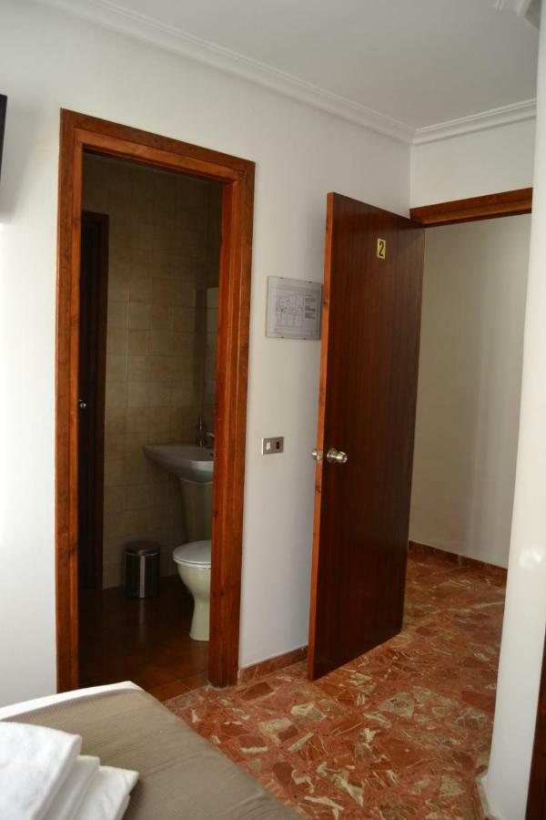 Tres Puentes Anguiano Apartamentos Y Hostal Exteriör bild
