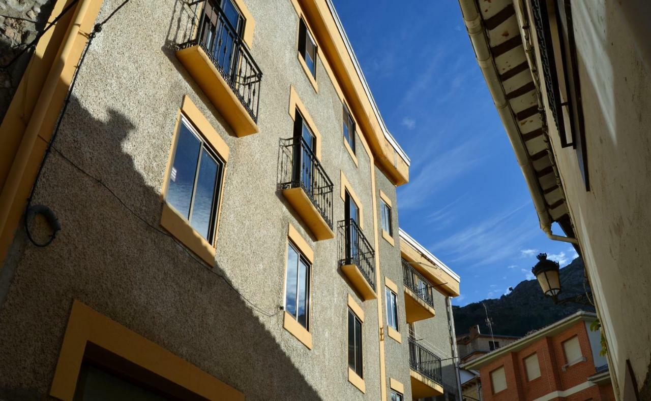 Tres Puentes Anguiano Apartamentos Y Hostal Exteriör bild